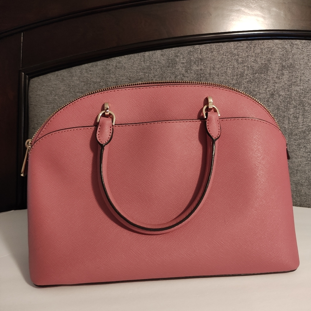 Women's Hand Bag Michael kors, lightly used with original tags. Excellent condit